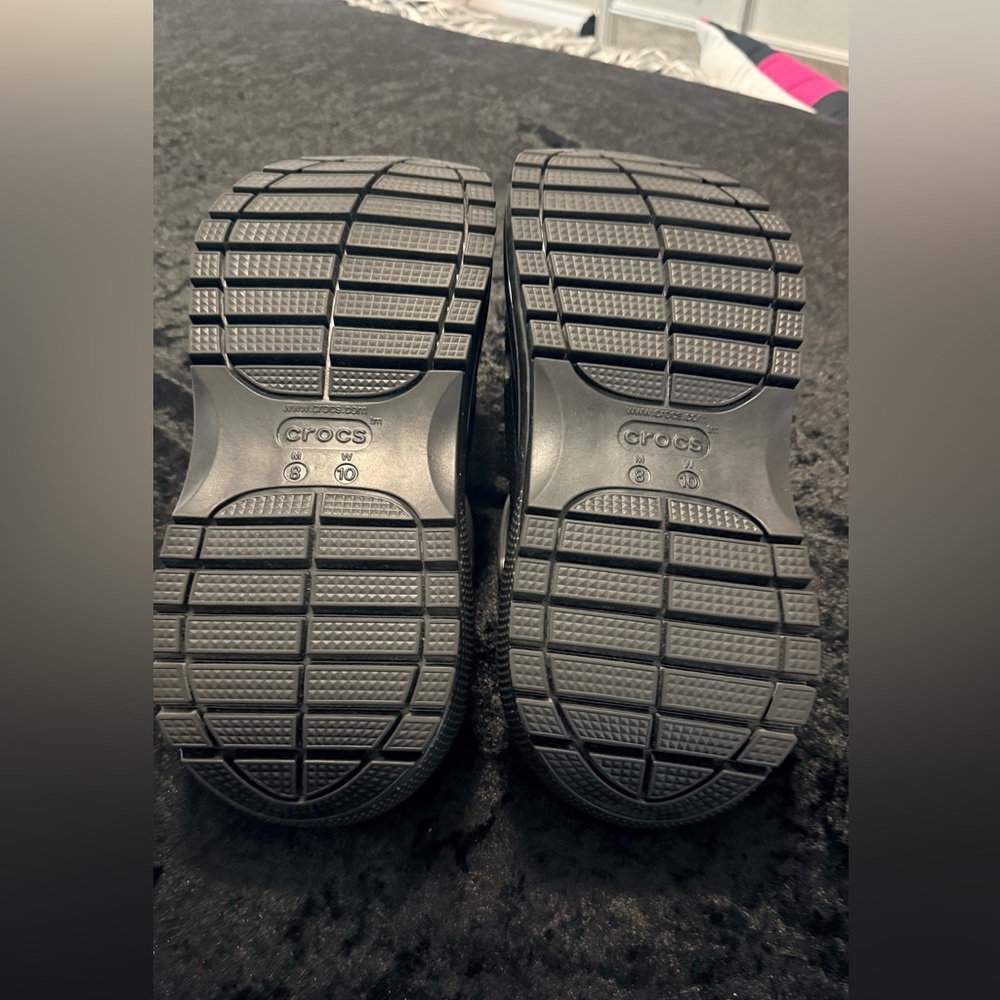 Mega Crocs - image 4